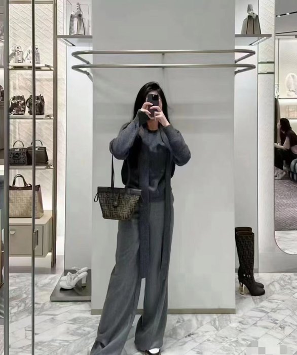 Fendi Tote bag with stylish design Brown 01A 2