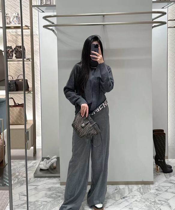 Fendi Tote bag with stylish design Brown 01A 2