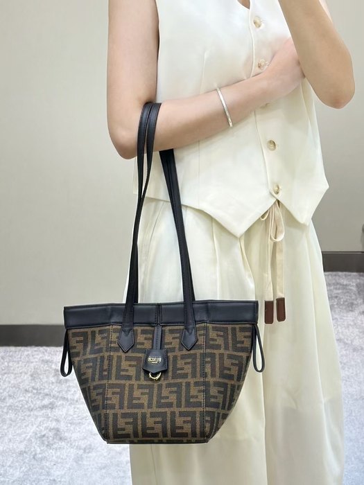 Fendi Tote bag with stylish design Brown 01A 2