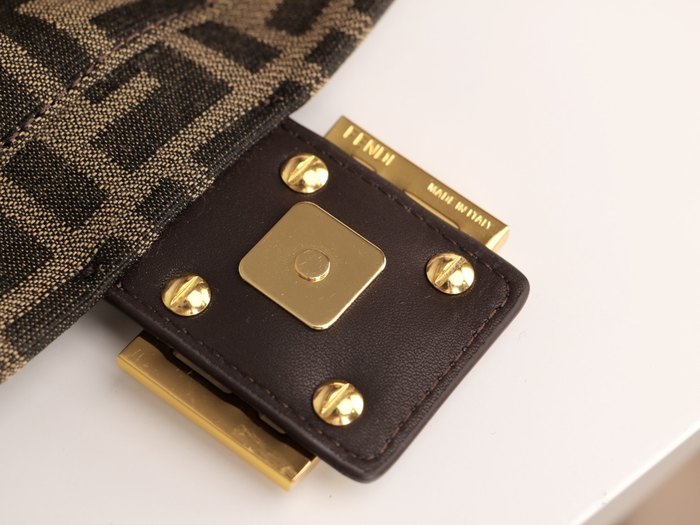 Fendi Tote bag with stylish design Brown 01A