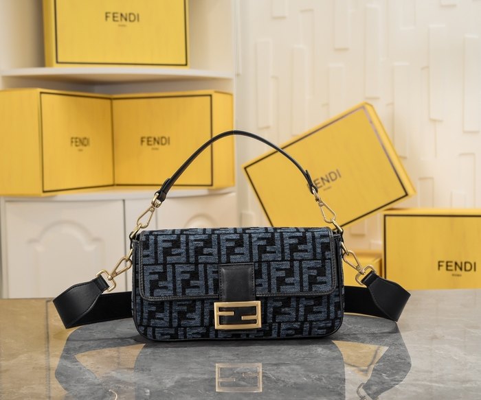 Fendi Tote bag with stylish design Navy 01A