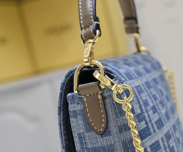 Fendi Tote bag with stylish design traits Blue 01A