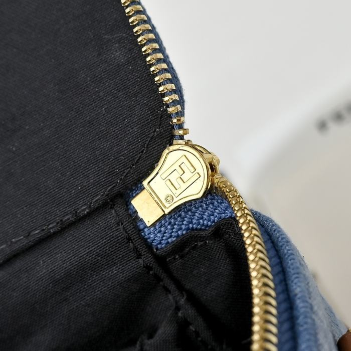 Fendi Tote bag with stylish design traits Brown 01A