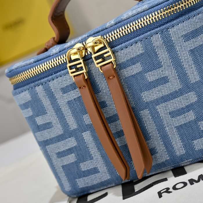 Fendi Tote bag with stylish design traits Brown 01A
