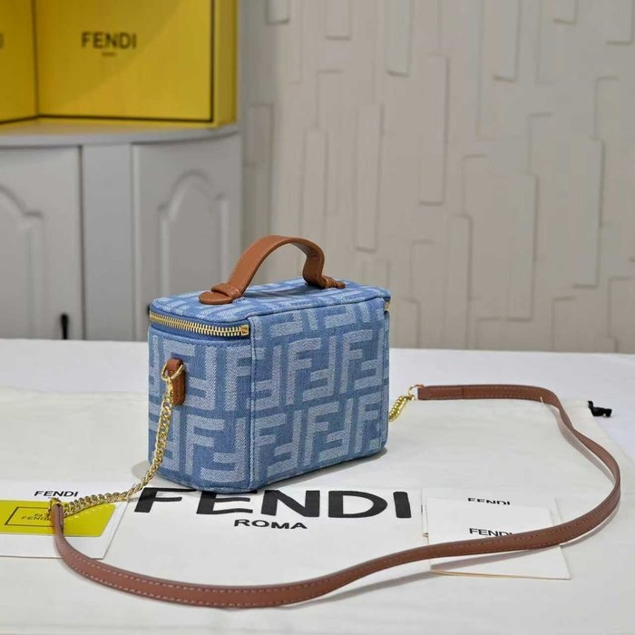 Fendi Tote bag with stylish design traits Brown 01A