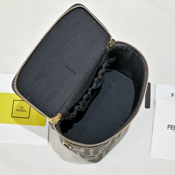 Fendi Tote bag with stylish design traits Brown 01A