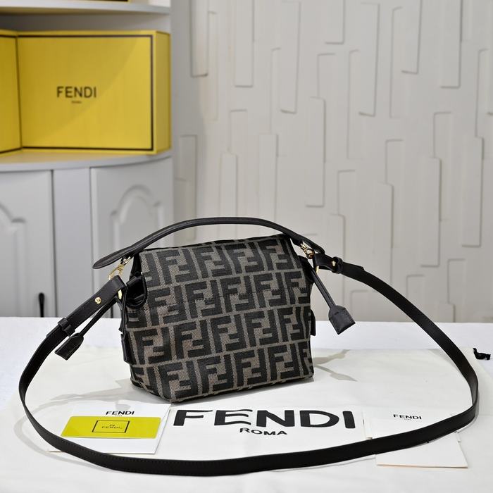 Fendi Tote bag with stylish features Black 01A 2