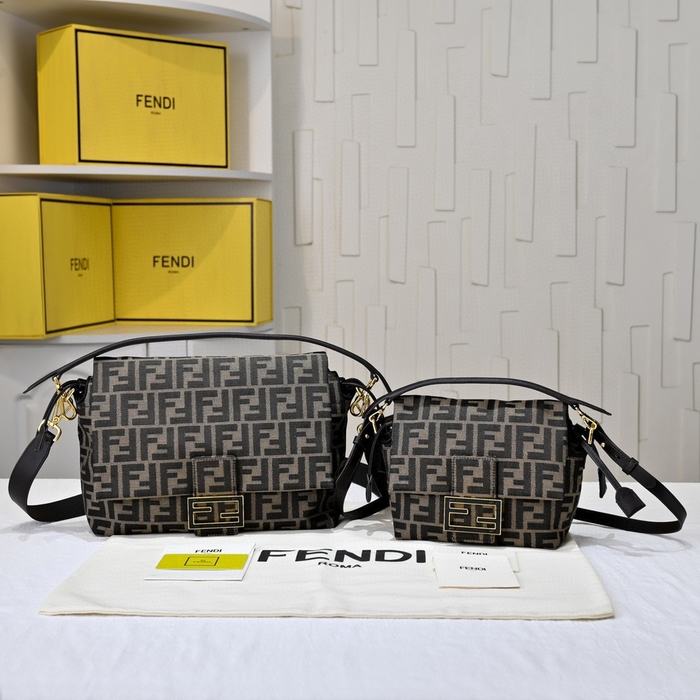 Fendi Tote bag with stylish features Black 01A 2
