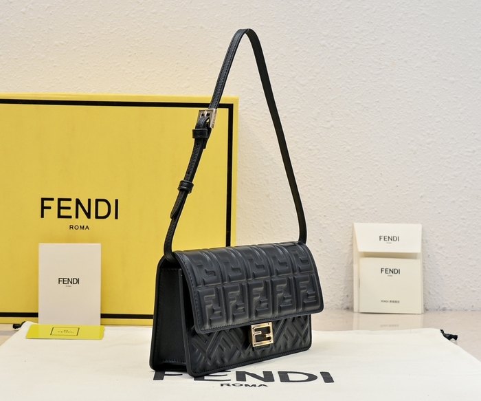 Fendi Tote bag with stylish features Black 01A 3