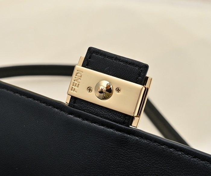 Fendi Tote bag with stylish features Black 01A 3