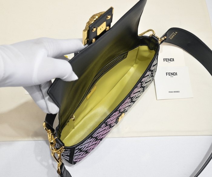 Fendi Tote bag with stylish features Black 01A 4