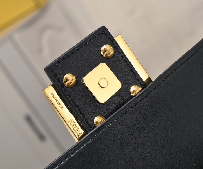 Fendi Tote bag with stylish features Black 01A 4