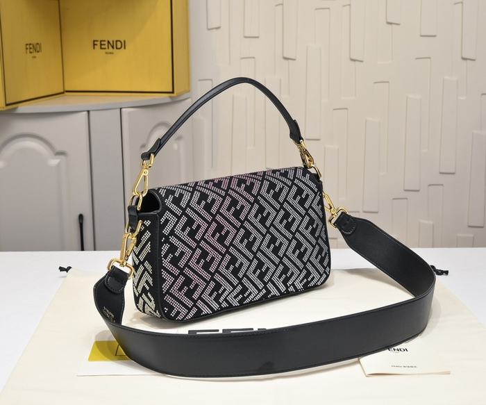 Fendi Tote bag with stylish features Black 01A 4
