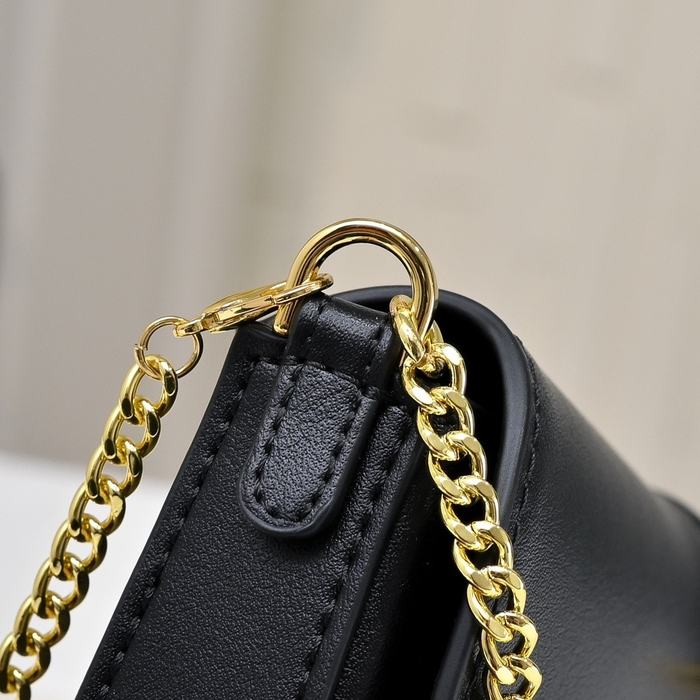 Fendi Tote bag with stylish features Black 01A