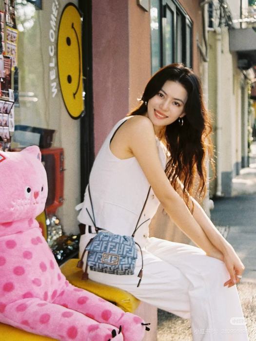 Fendi Tote bag with stylish features Blue 01A