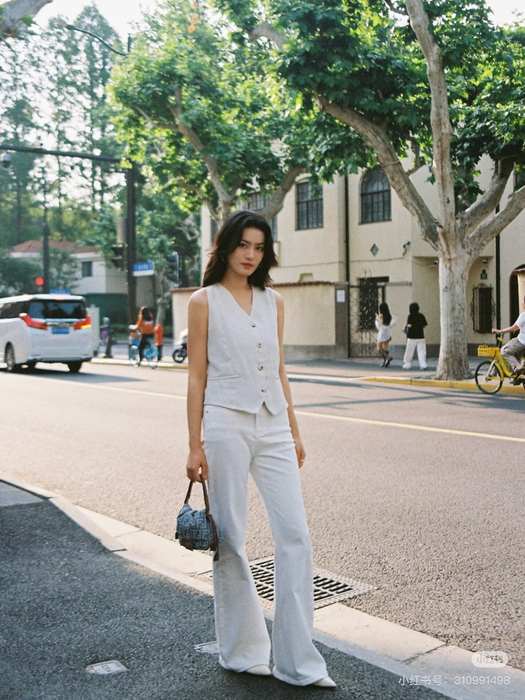 Fendi Tote bag with stylish features Blue 01A