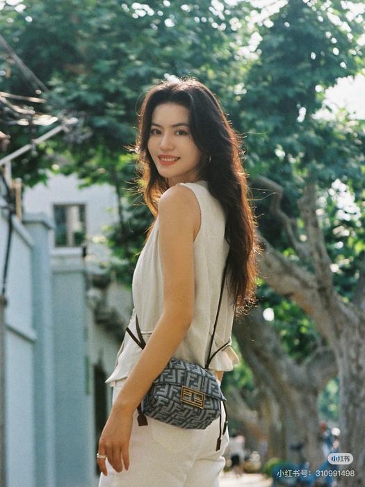 Fendi Tote bag with stylish features Blue 01A