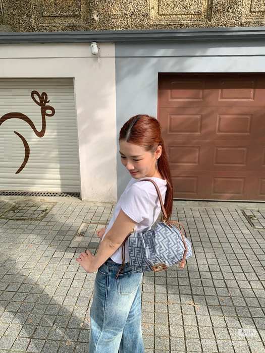 Fendi Tote bag with stylish features Blue 01A