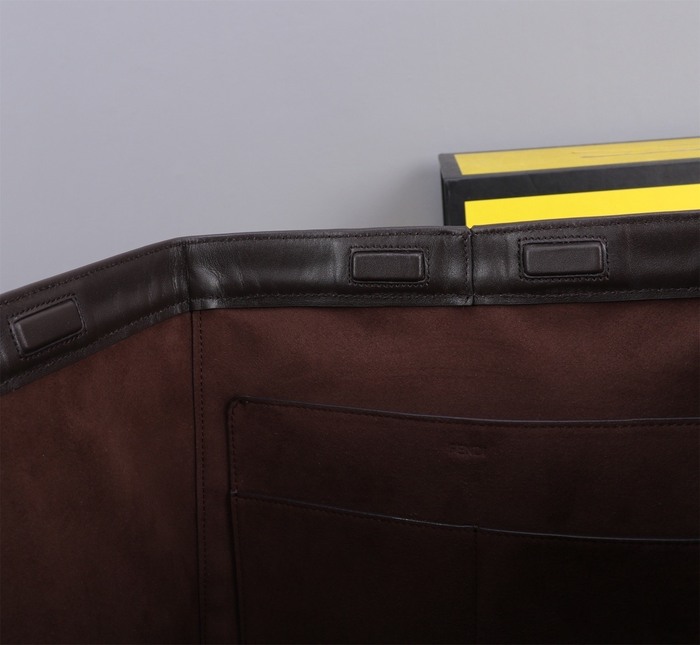 Fendi Tote bag with stylish features Brown 01A 2