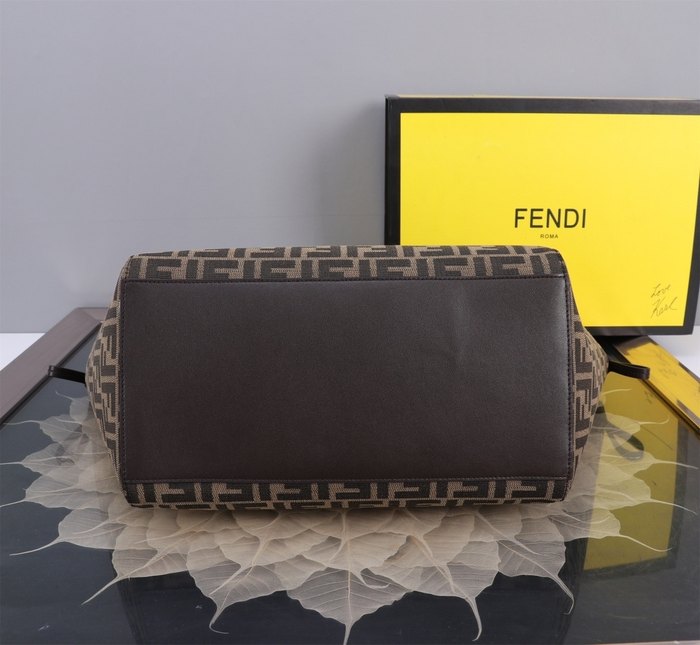 Fendi Tote bag with stylish features Brown 01A 2