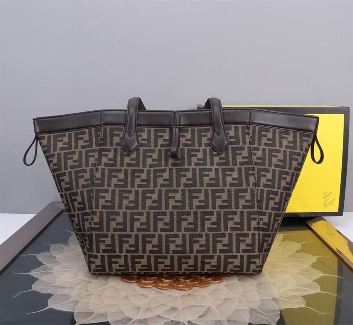 Fendi Tote bag with stylish features Brown 01A 2