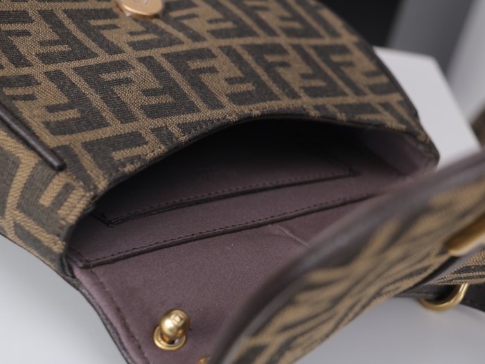 Fendi Tote bag with stylish features Brown 01A 3