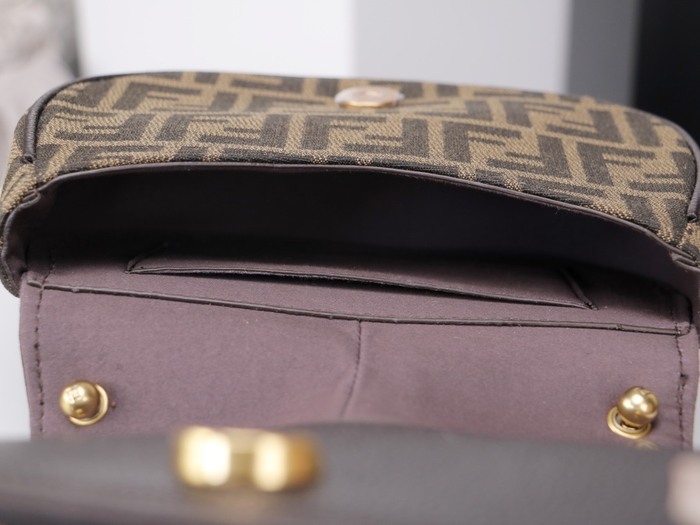 Fendi Tote bag with stylish features Brown 01A 3