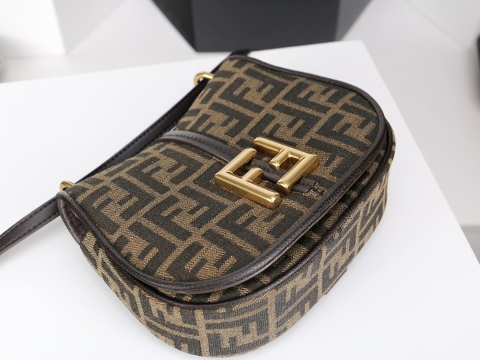 Fendi Tote bag with stylish features Brown 01A 3