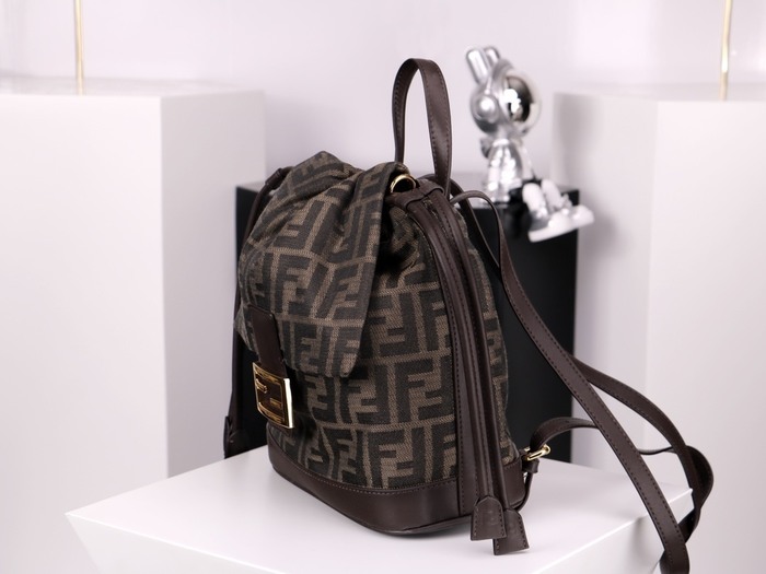 Fendi Tote bag with stylish features Brown 01A 4