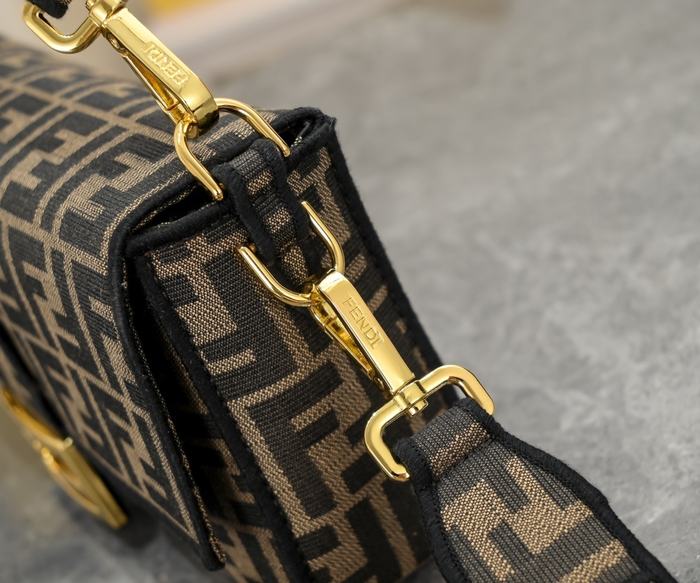 Fendi Tote bag with stylish features Brown 01A 8