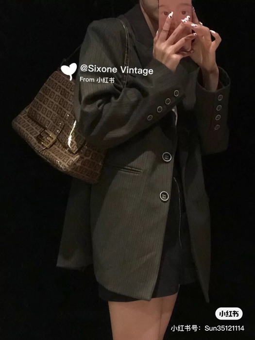 Fendi Tote bag with stylish features Brown 01A 9