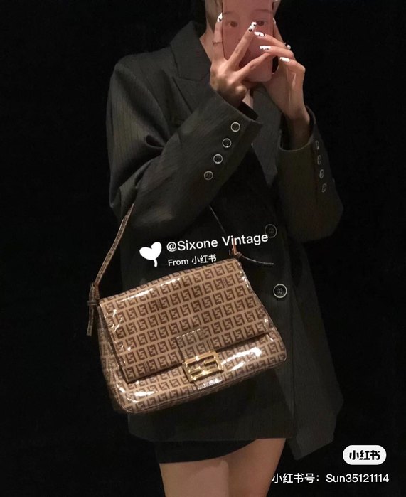 Fendi Tote bag with stylish features Brown 01A 9