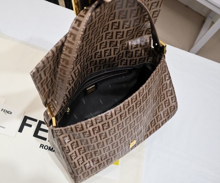 Fendi Tote bag with stylish features Brown 01A 9