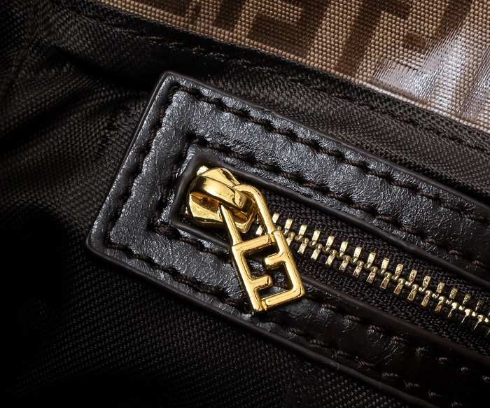 Fendi Tote bag with stylish features Brown 01A 9