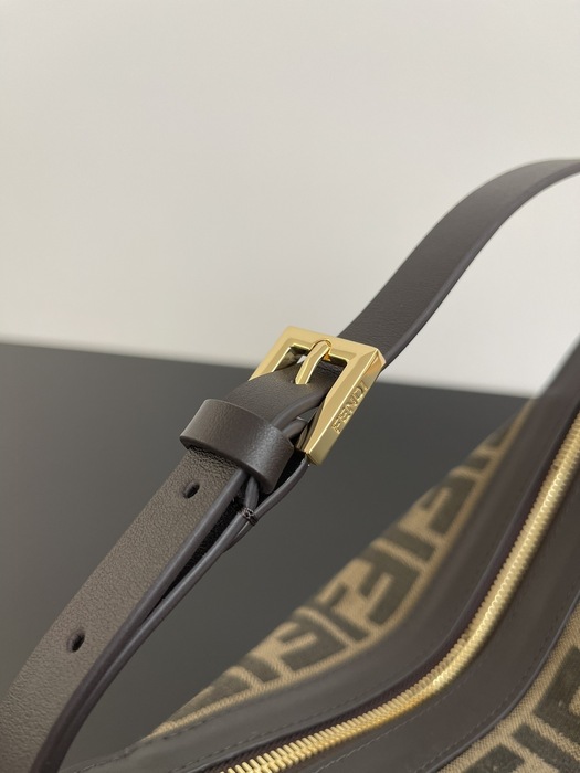 Fendi Tote bag with stylish shoulder strap Brown 01A