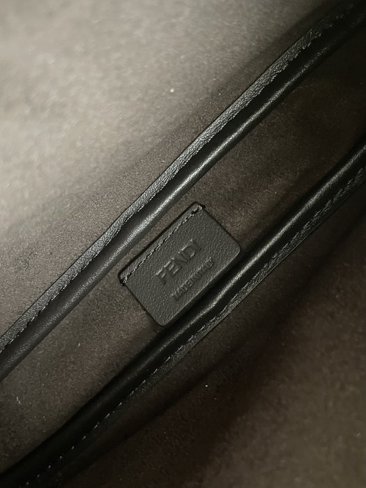 Fendi Tote bag with stylish shoulder strap Brown 01A