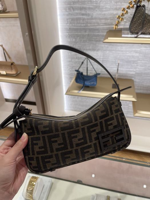 Fendi Tote bag with stylish shoulder strap Brown 01A