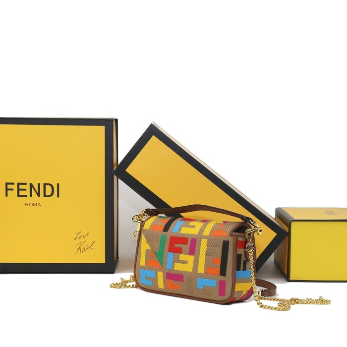 Fendi Tote bag with stylish traits Beige 01A