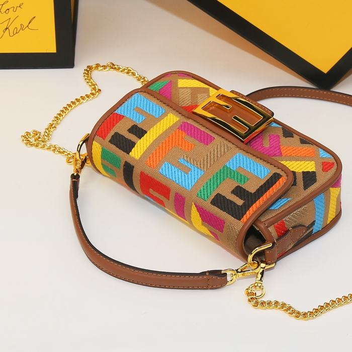 Fendi Tote bag with stylish traits Beige 01A