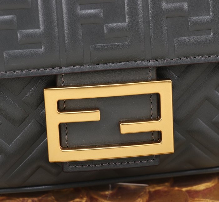 Fendi Tote bag with stylish traits Black 01A 2