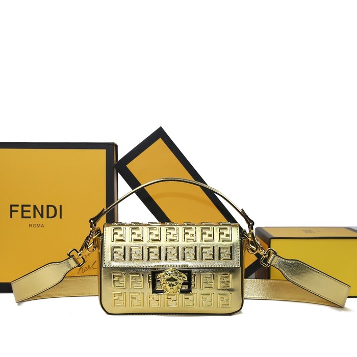 Fendi Tote bag with stylish traits Black 01A