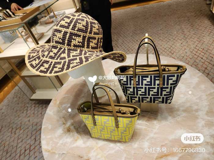 Fendi Tote bag with stylish traits Brown 01A 3