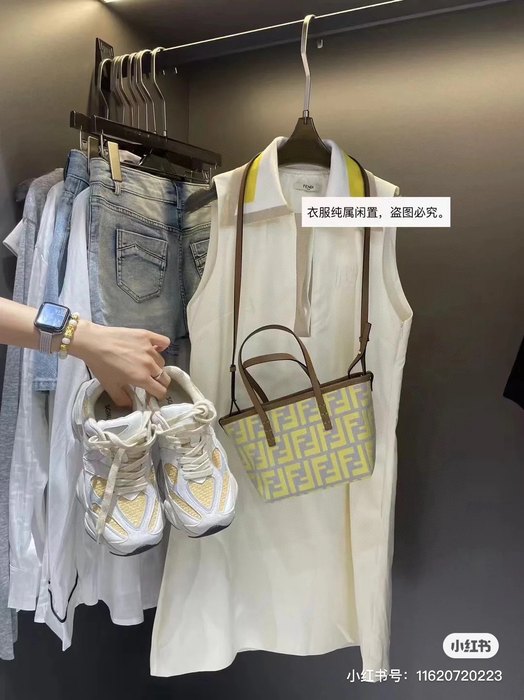 Fendi Tote bag with stylish traits Brown 01A 3