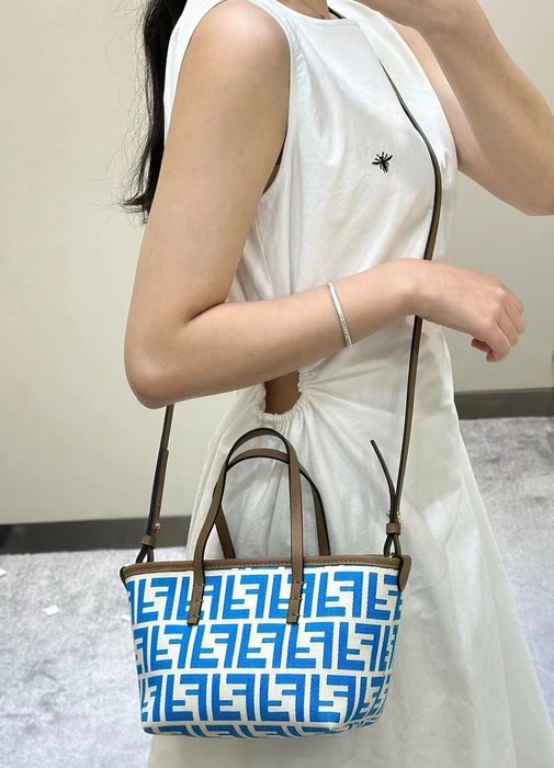 Fendi Tote bag with stylish traits Brown 01A 3