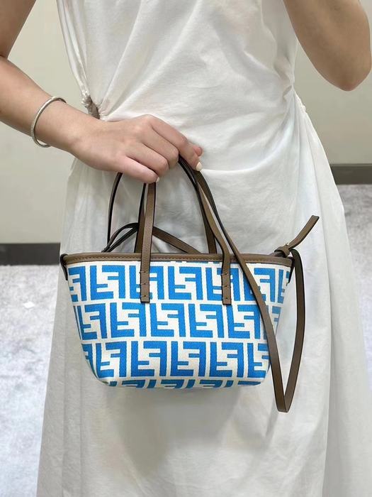 Fendi Tote bag with stylish traits Brown 01A 3