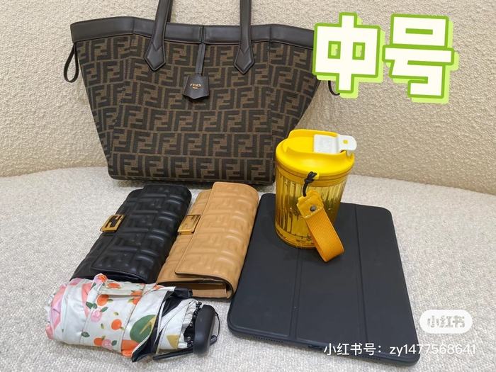 Fendi Tote bag with stylish traits Brown 01A 5