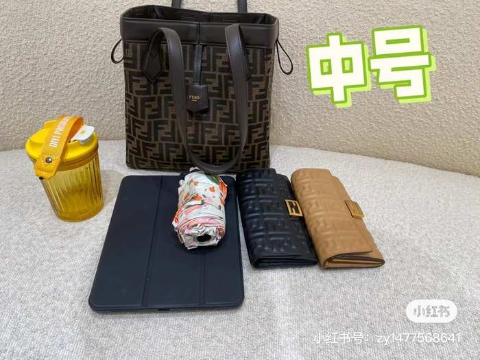 Fendi Tote bag with stylish traits Brown 01A 5