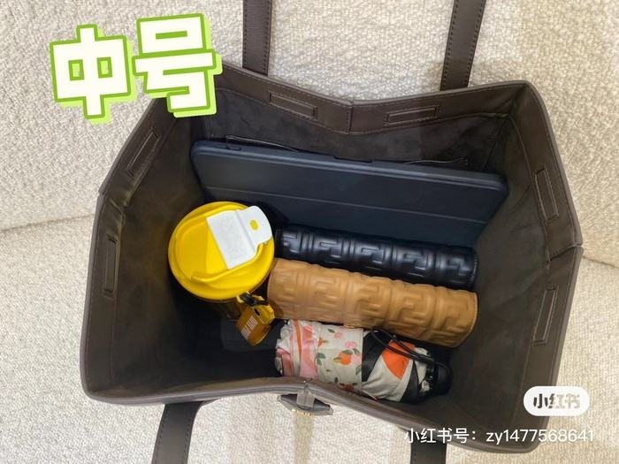 Fendi Tote bag with stylish traits Brown 01A 5