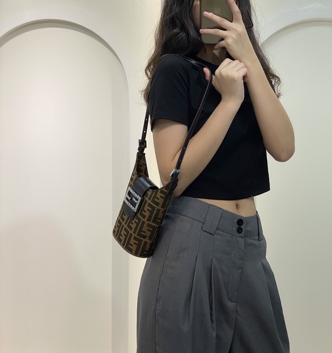 Fendi Tote bag with stylish traits Brown 01A 8