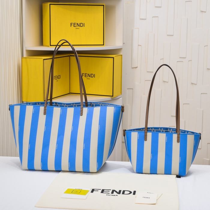 Fendi Tote bag with stylish traits Brown 01A 9